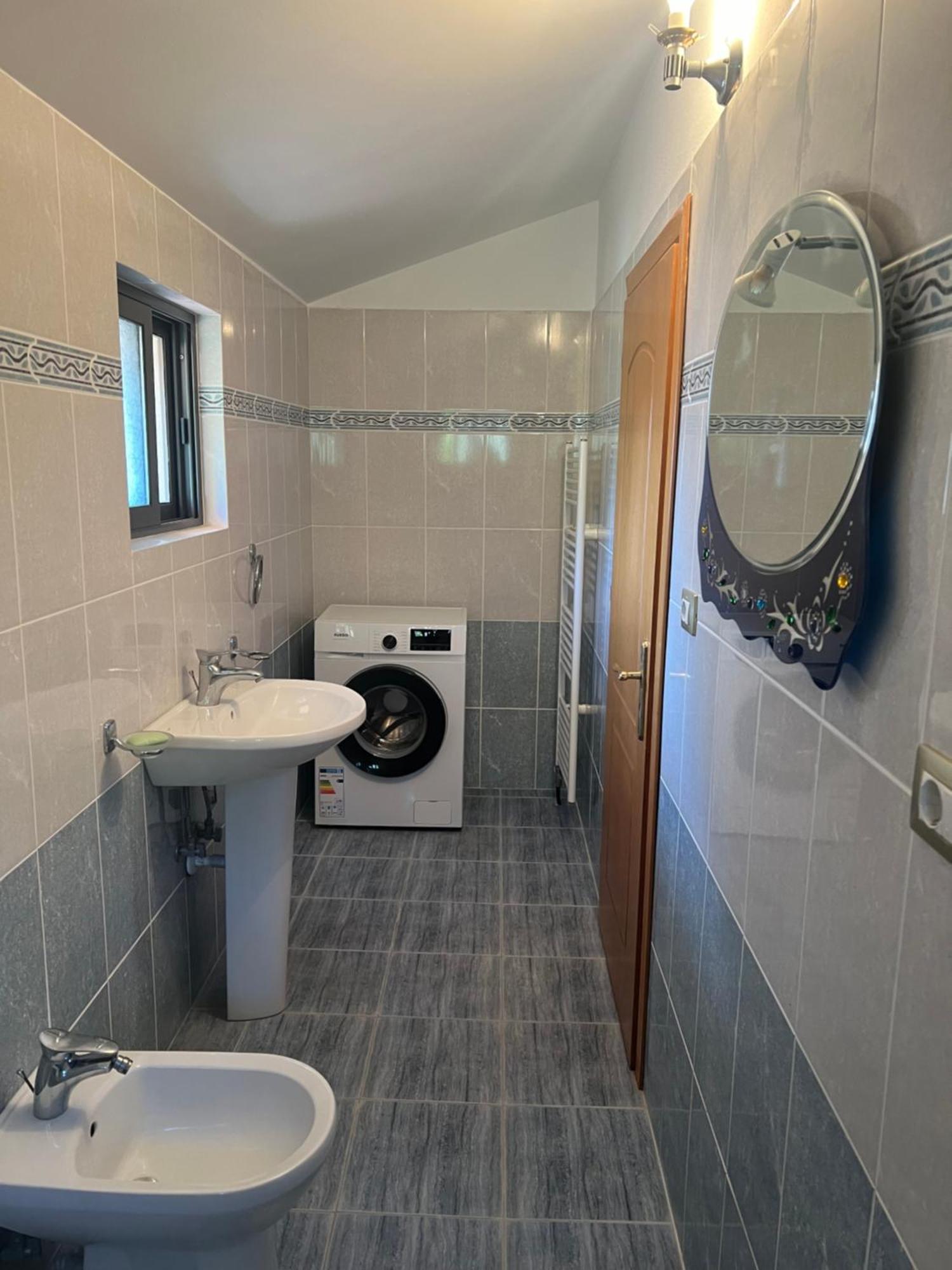 Gjirokastër Flower Terrace Apartment מראה חיצוני תמונה
