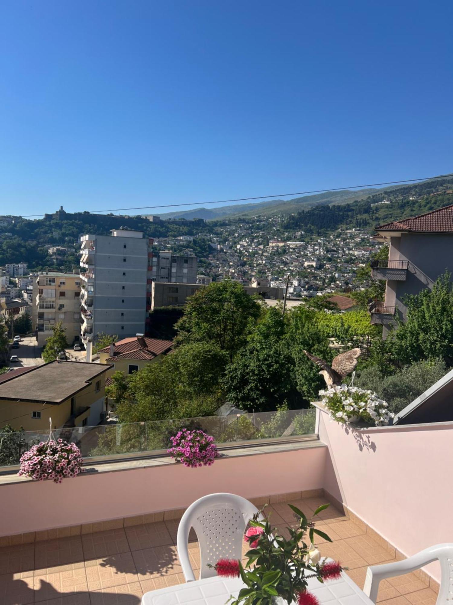 Gjirokastër Flower Terrace Apartment מראה חיצוני תמונה